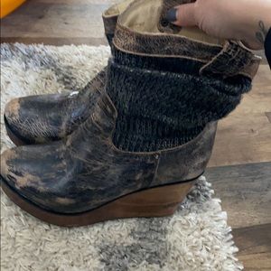 Women’s bed stu boots size 9